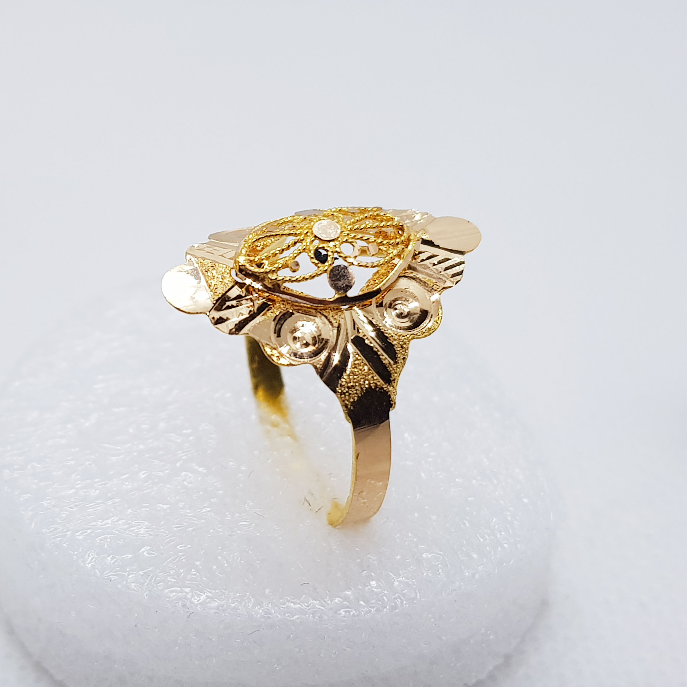 Gold Rings For Ladies Without Stone