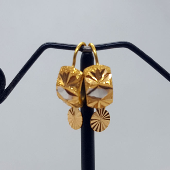 Gold Earring with Round 