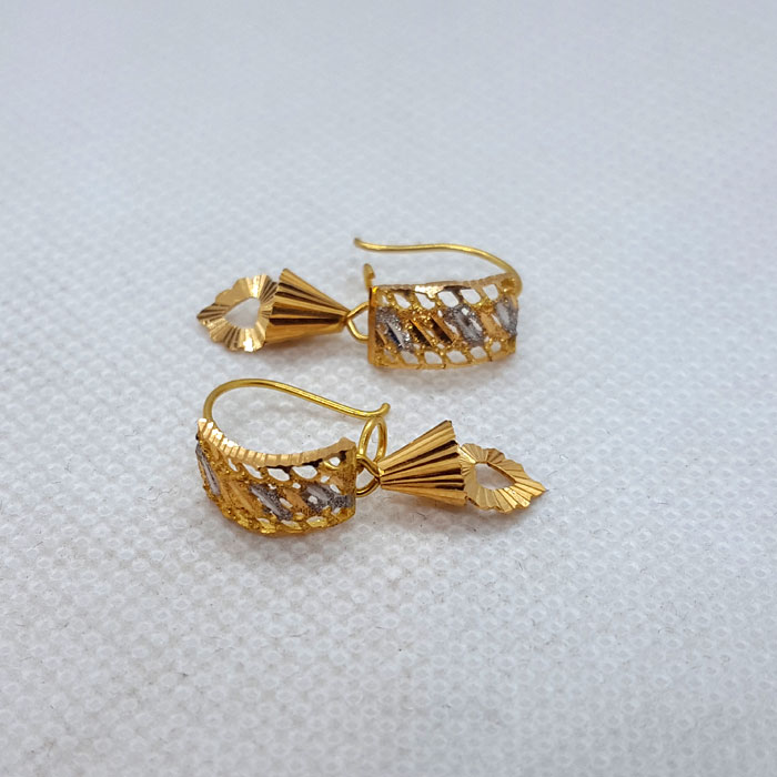 Stylish Gold Earrings With Heart 