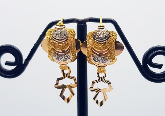 Graceful Golden Earrings for Ladies