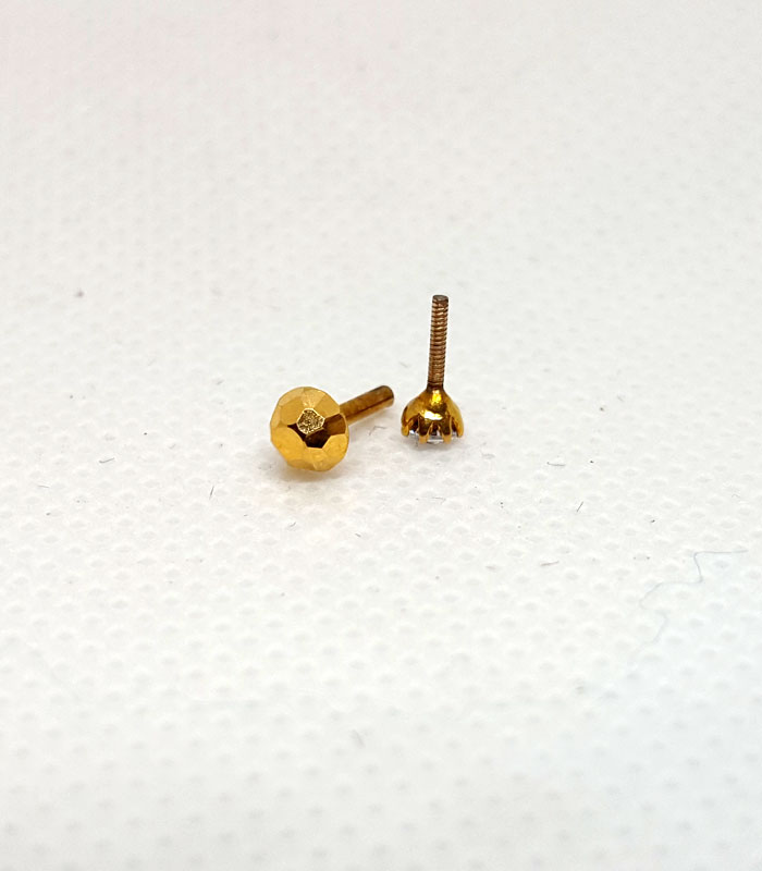 Classic Gold Nose Pins With 1 Stone