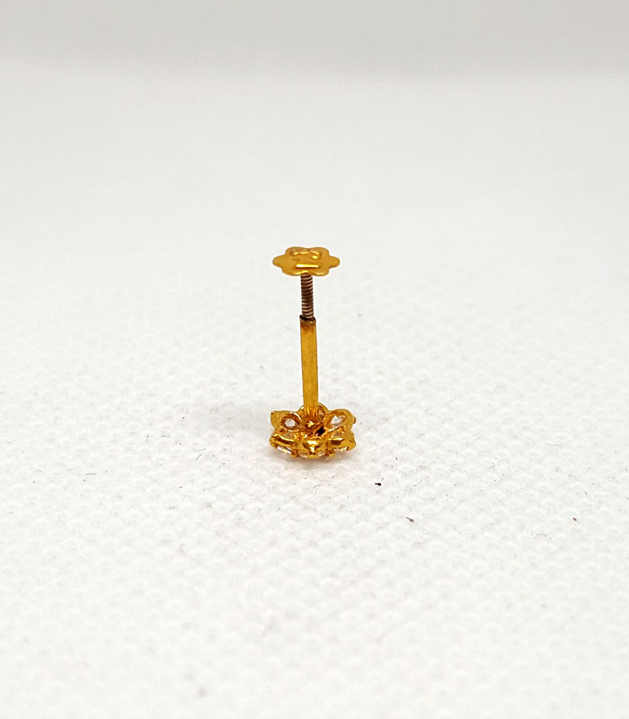 Flower Shape Nose Pin